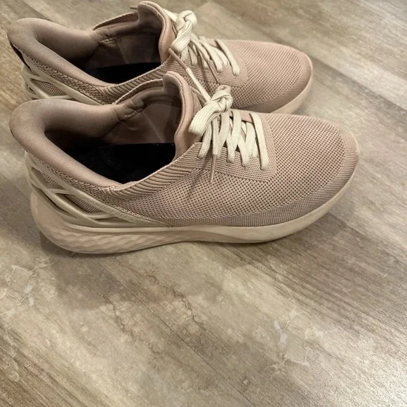 Kizik Athens Shoes Mens Size 9.5 Wide Beige HandsFree Slip On Comfort Sneakers Kizik Athens Hands-Free Slip-On Sneaker - Men main image 4